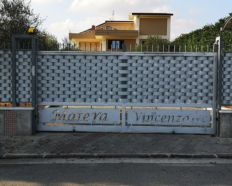 Immagine cancello sede Impresa Matera